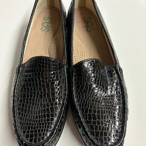 SAS Women's Black Croc-Pattern Loafers